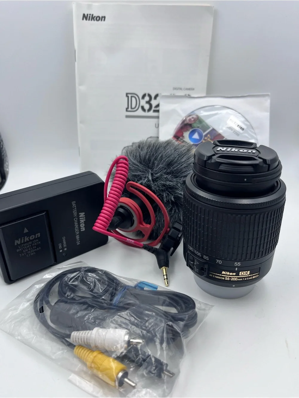 Nikon D3200 Camera with bag